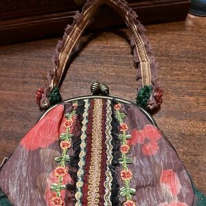 Vintage Victorian inspired handbag gold tone frame & kiss lock by Malina